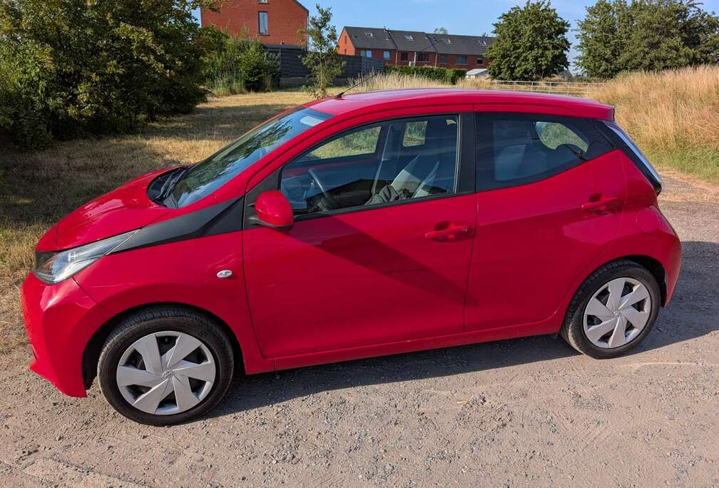Toyota 1.0i VVT-i x-play and pack x-cite