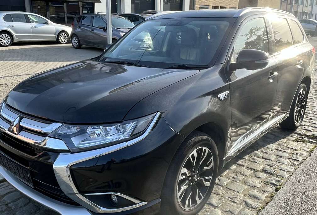 Mitsubishi plug-inhybride / BELGIUM PAPERS