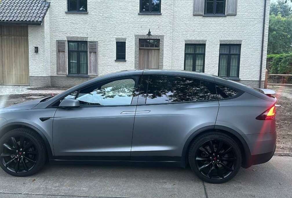 Tesla Model X 75D