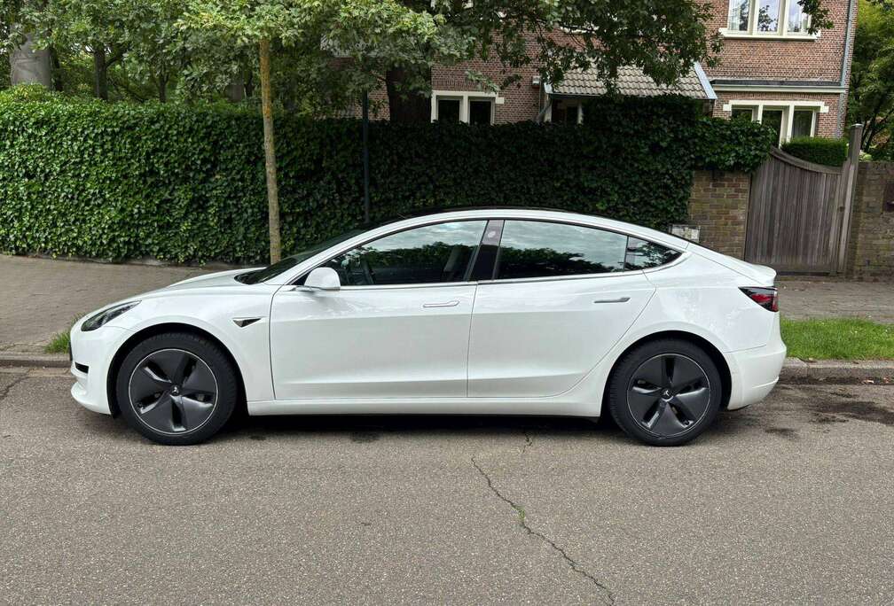 Tesla Model 3 44 kWh Standard Plus