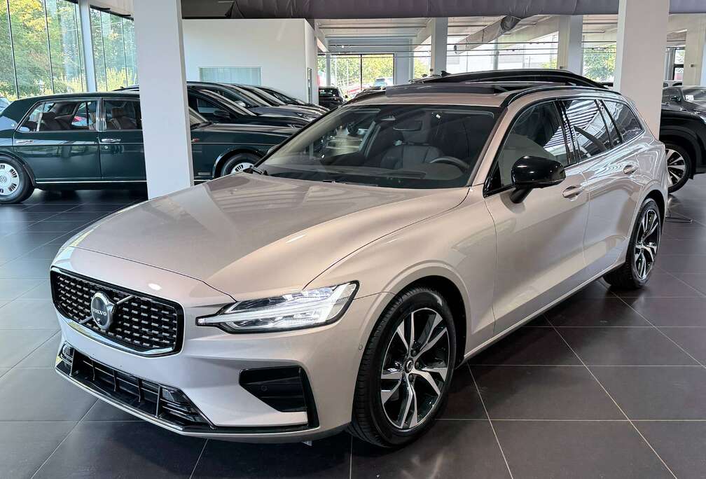 Volvo V60 2.0 B4 MHEV Plus Dark / Panorama / 360 Camera / Head-Up Display / Harman Kardon Sound