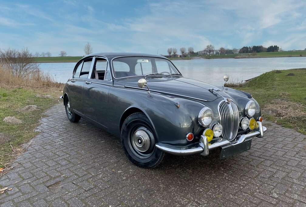 Jaguar 240