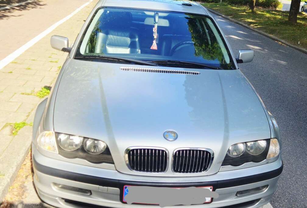 BMW 323iA Pack