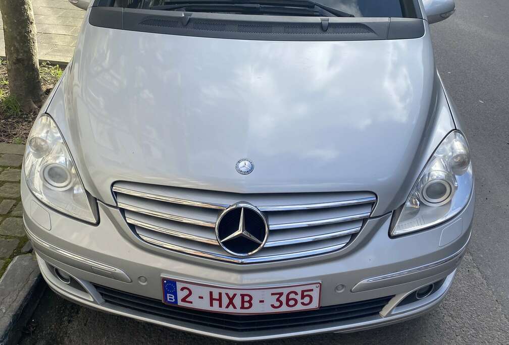 Mercedes-Benz Full Option