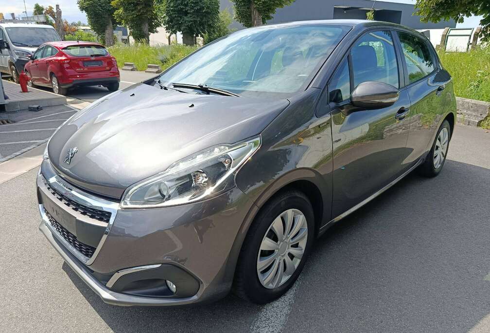 Peugeot 208 1.2 essence Airco eur6