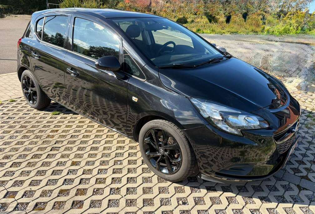 Opel Corsa 1.4i Black Edition