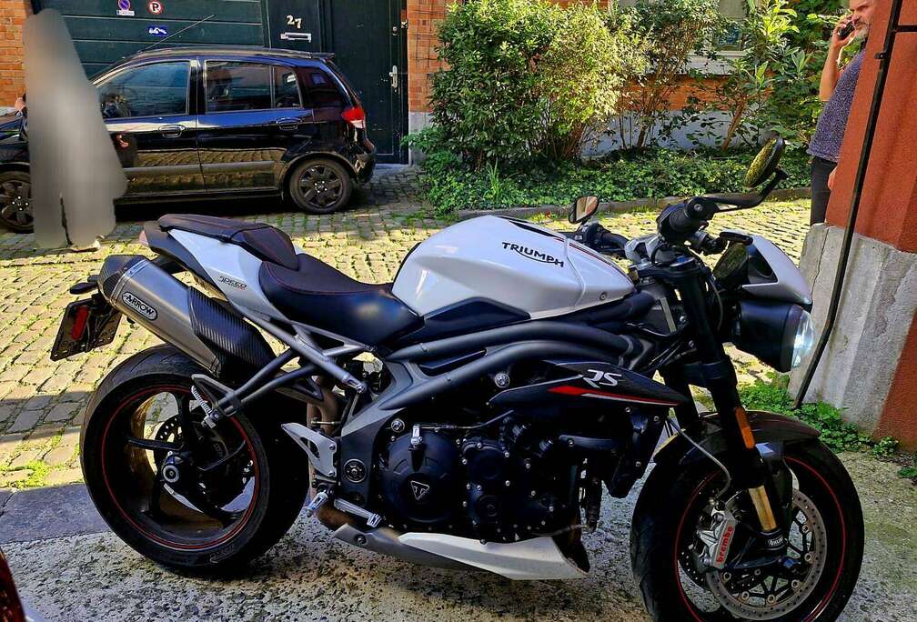 Triumph rs