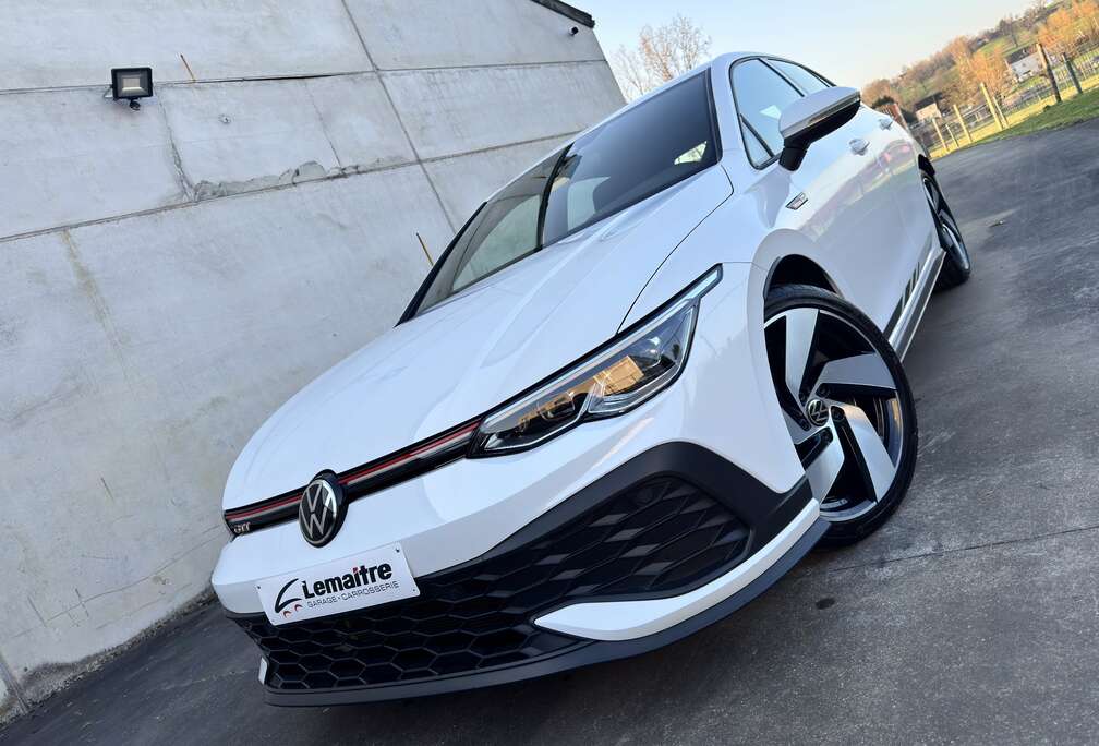 Volkswagen Clubsport DSG 2.0 TSI 300Pk / NAVI / CARPLAY / CAM