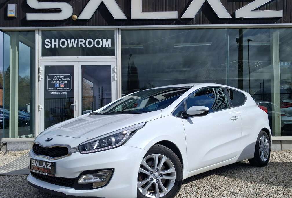 Kia Cee\'d 1.4i Easy/NAVI/LIMITEUR/CAMERA/USB/GARANTIE
