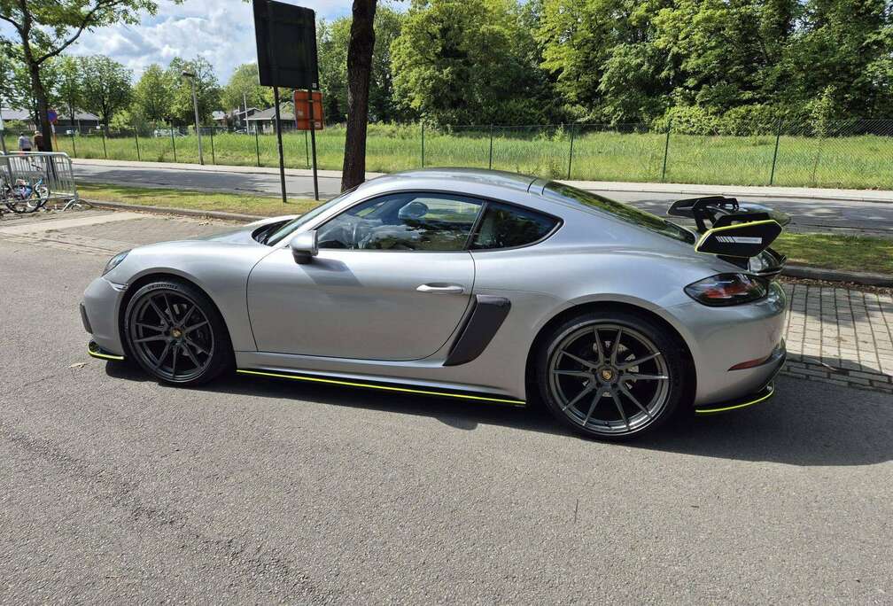 Porsche Sport Chrono/ 2.0 met laungecontrol en 370PK