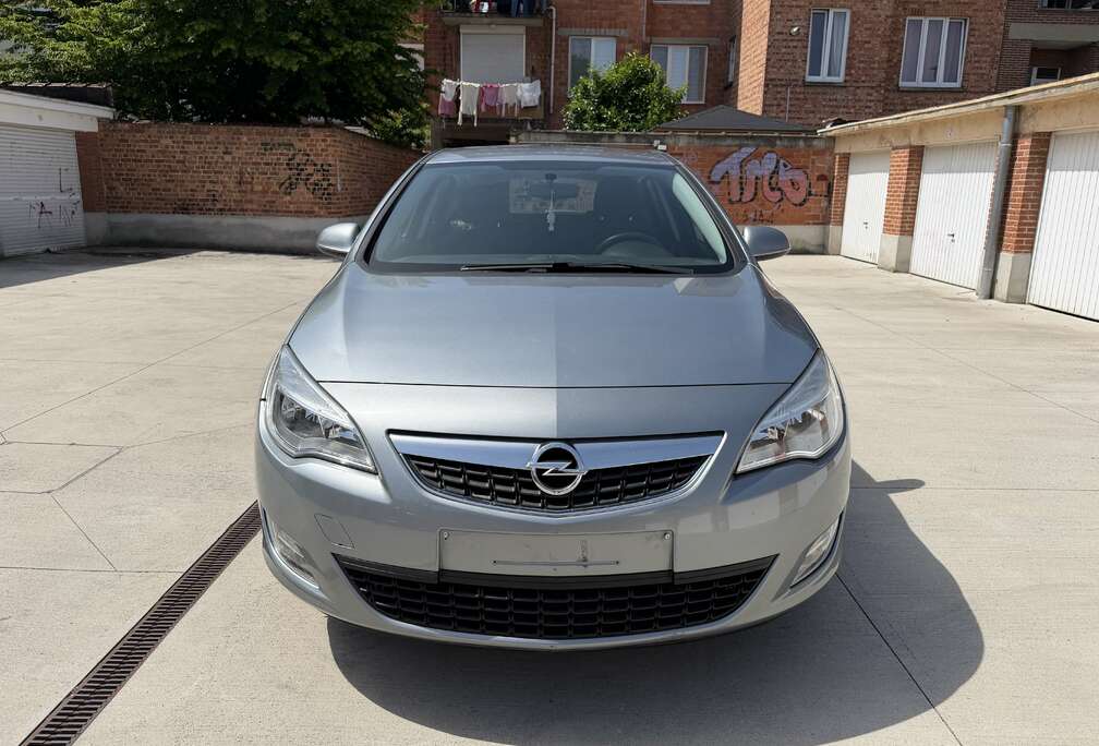 Opel Opel Astra AUTOMATIQUE 2011 1.6 essence 84000km AC