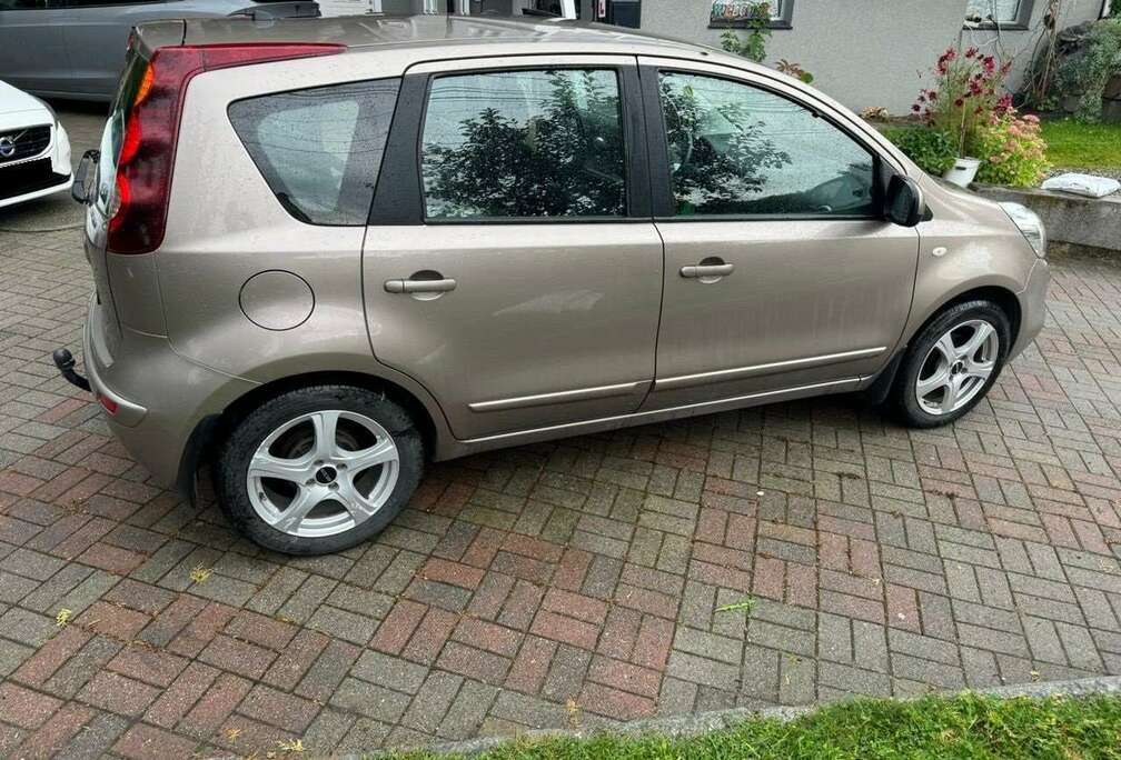 Nissan 1.4i Acenta + Launch Pack