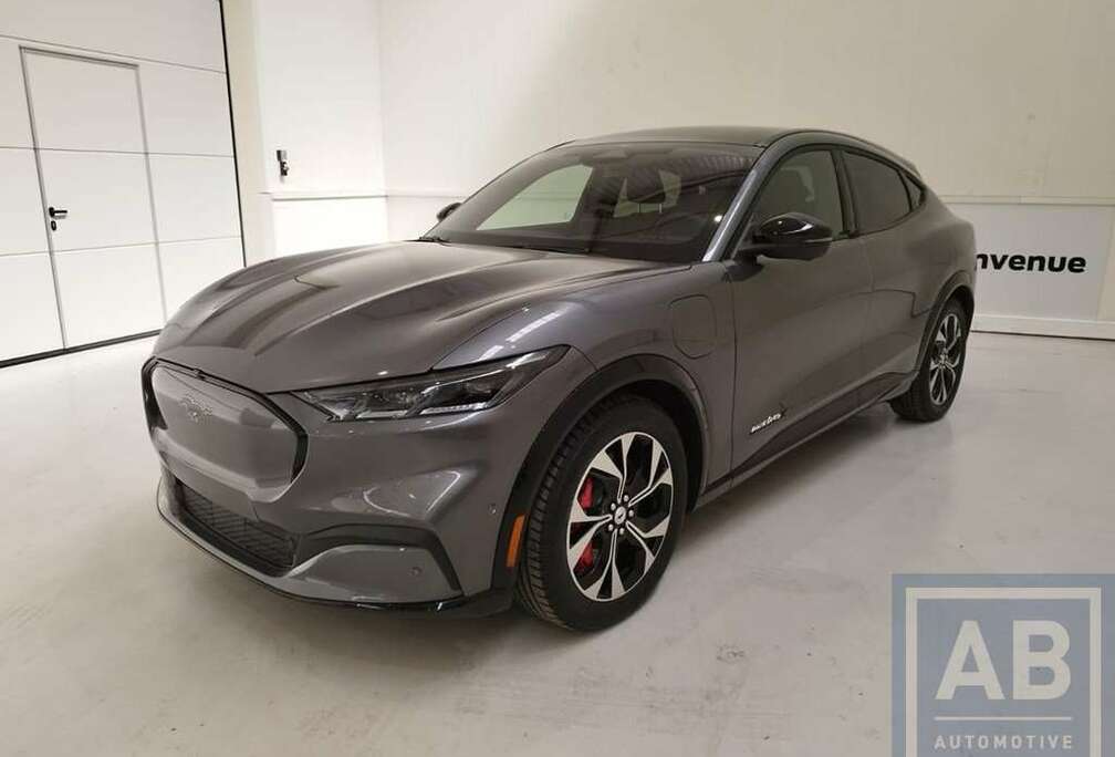 Ford * AWD - 99Kwh - Full Option  *