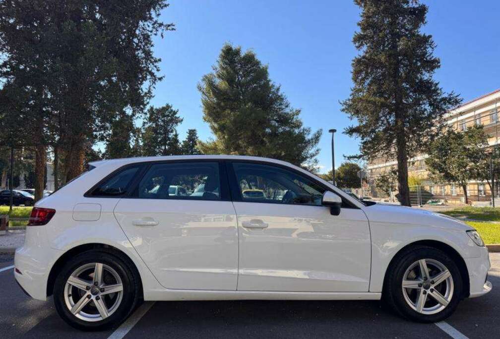 Audi A3 Sportback 1.6 TDi Ambiente Start/Stop DPF