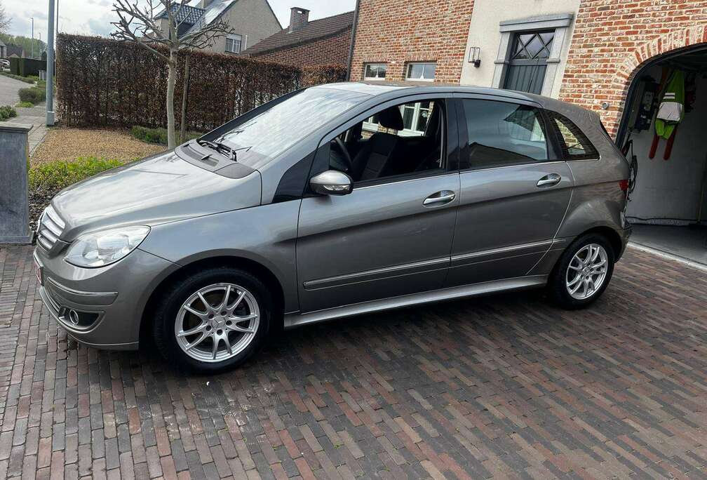 Mercedes-Benz B 170