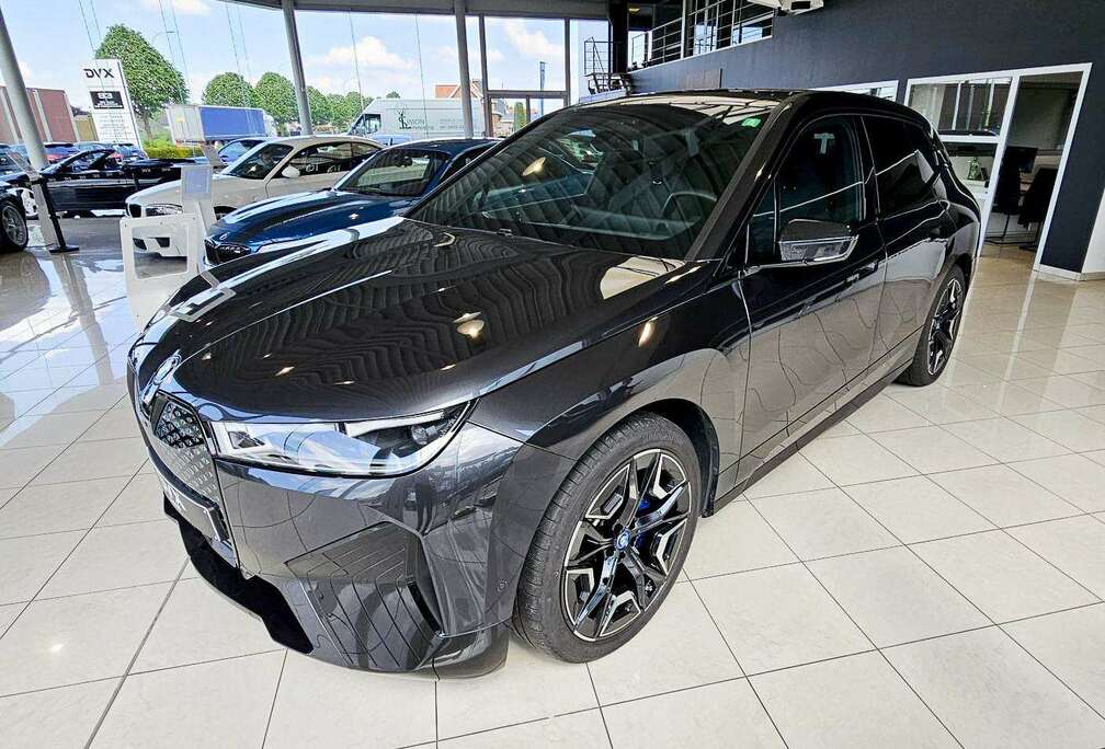 BMW xDrive50 /Sport/Pano/Swarovski/Directie