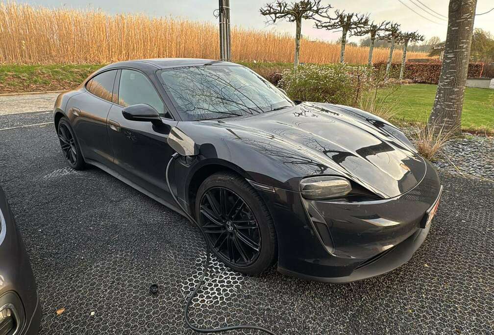 Porsche Taycan 93.4 kWh Taycan