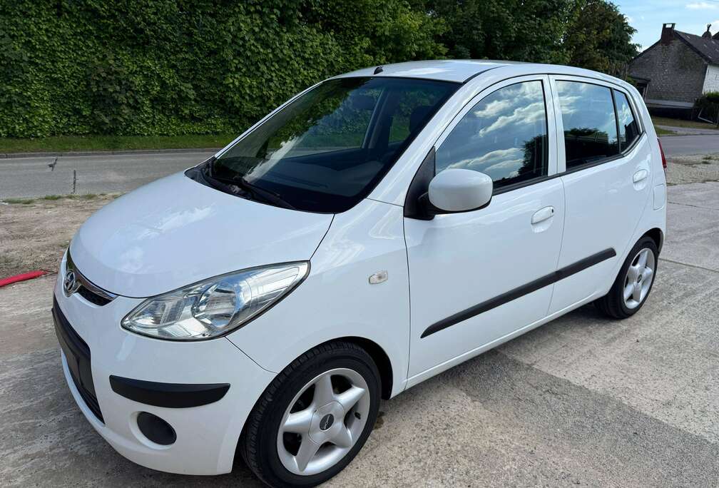 Hyundai  i10 1.1i i-nvitation