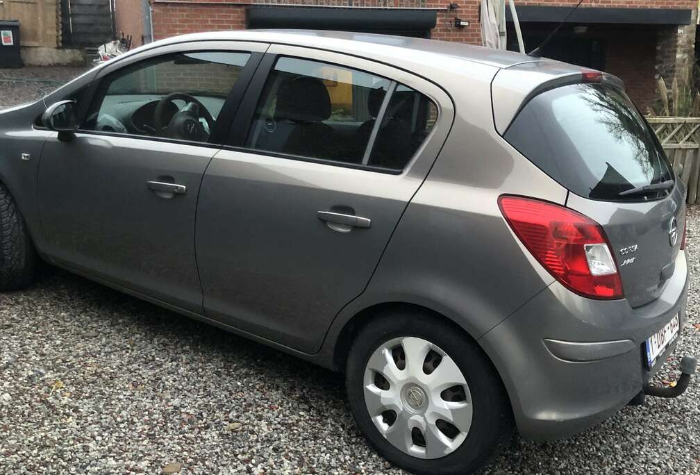 Opel Corsa 1.4i Black Edition