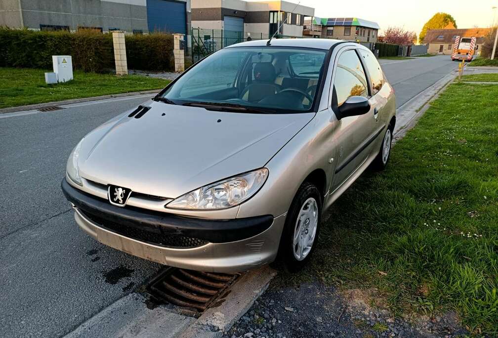 Peugeot 1.1i X-Design
