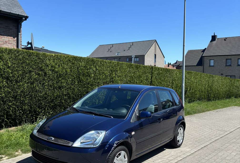 Ford Ford Fiesta 1.3 Essence  5 portes  81000 km