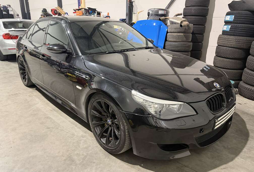 BMW 5.0i V10 40v SMG
