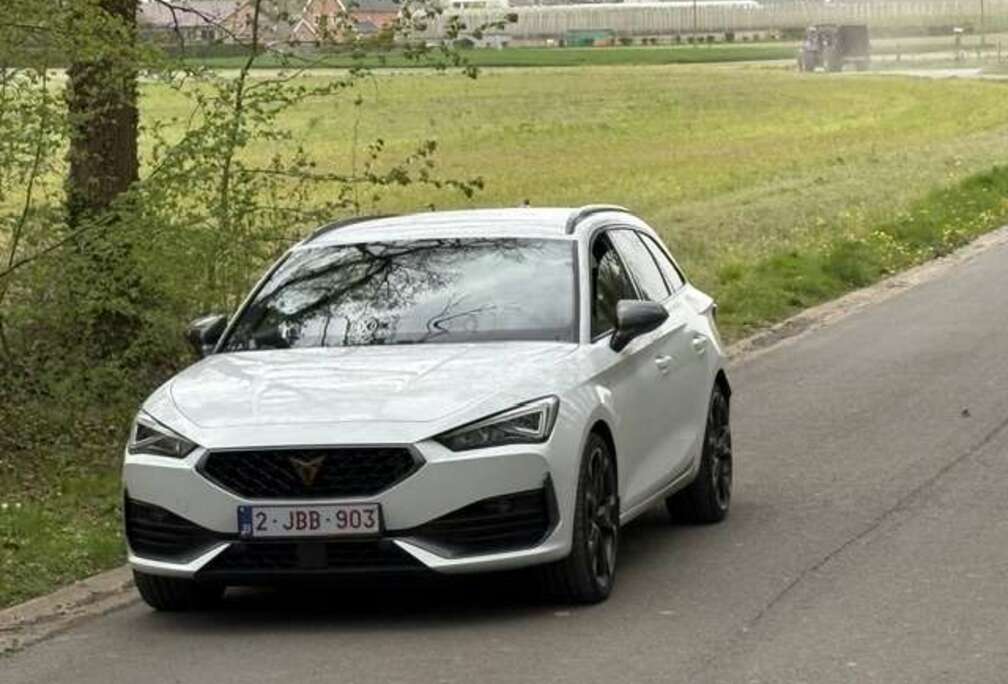 Leon ST e-Hybrid 1.4 Business  Edition DSG (150 kW)
