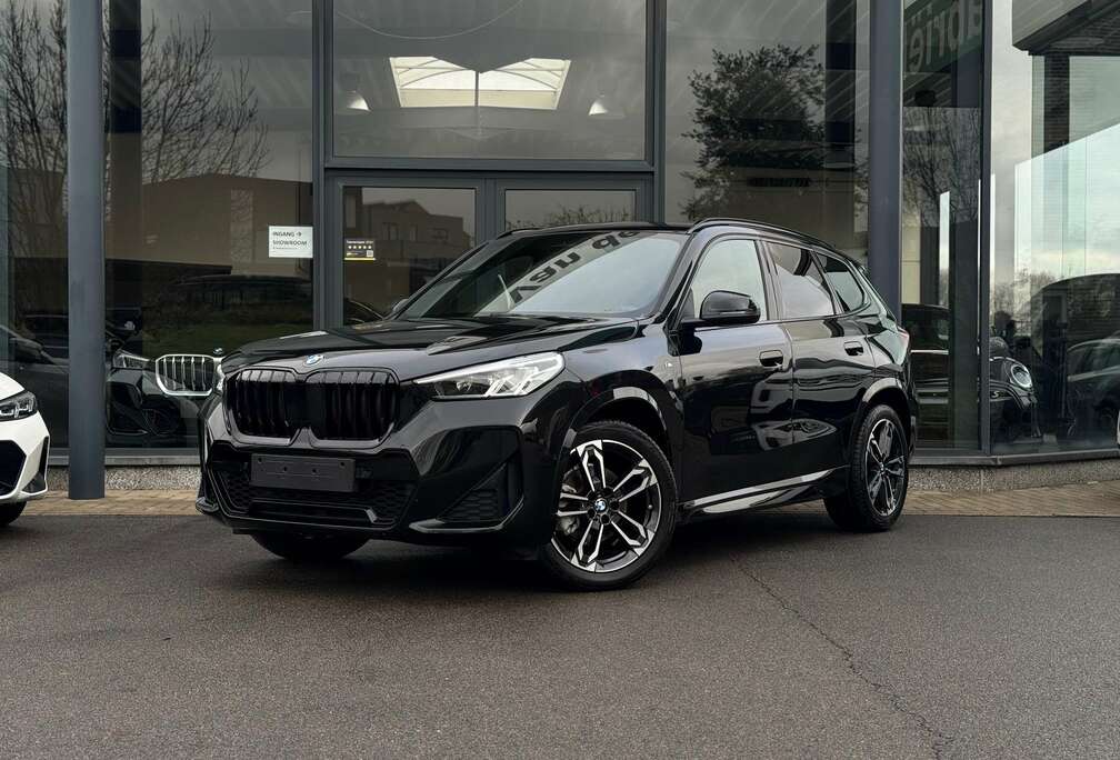 BMW sDrive18i M Sport / PANODAK / TREKHAAK / DODE HOEK