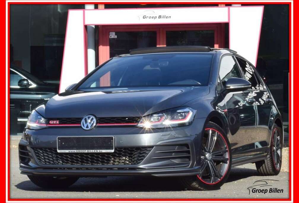 Volkswagen PERFORMANCE PANO DAK - LED - NAVI - TREKHAAK - ALU