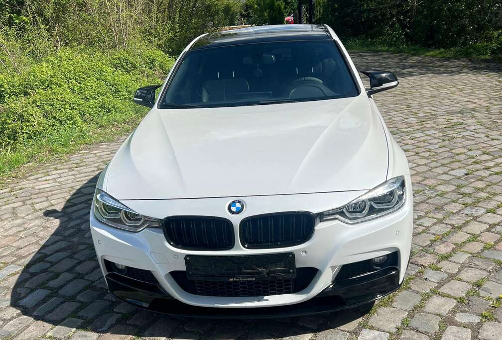BMW 330iXA