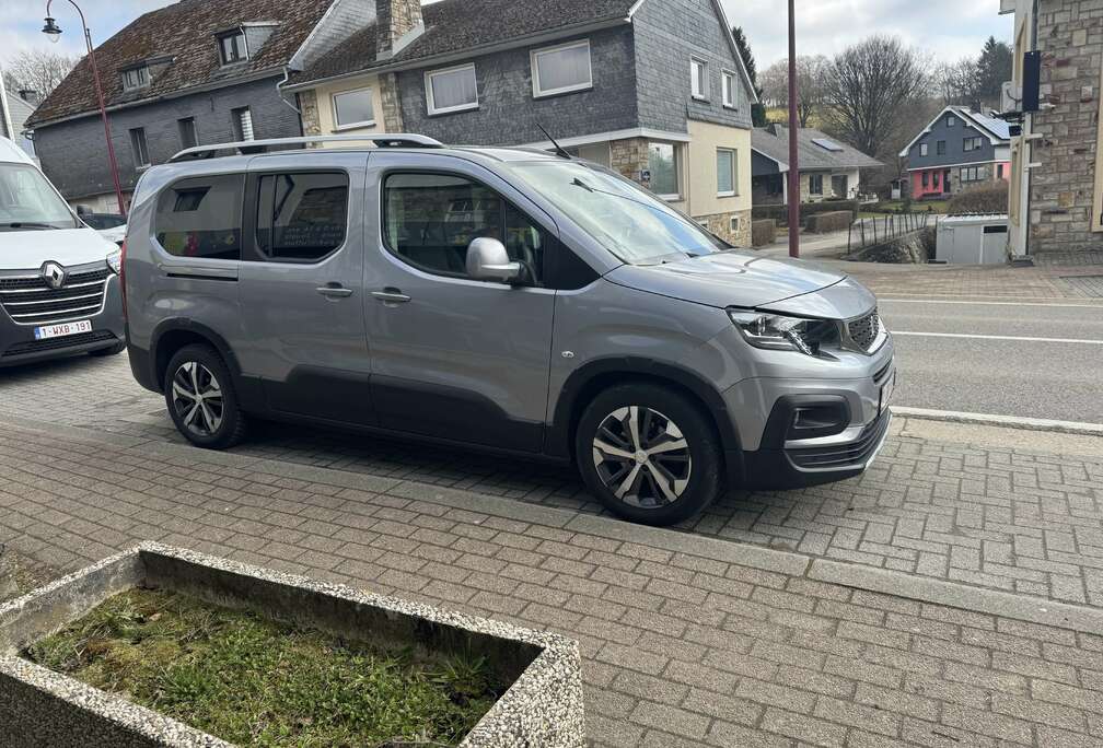 Peugeot 1.5 BlueHDi Long Allure AGC S&S
