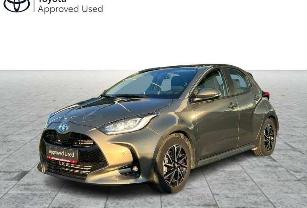 Toyota 1.5 Hyb Iconic + parkeer sensoren