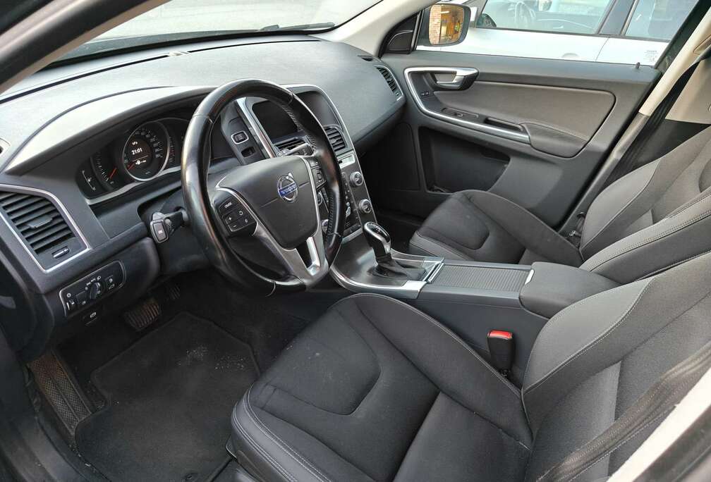 Volvo 2.0 D4 Momentum R-Design Geartronic