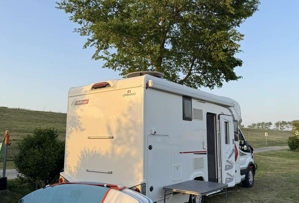 Ford Challenger Camper