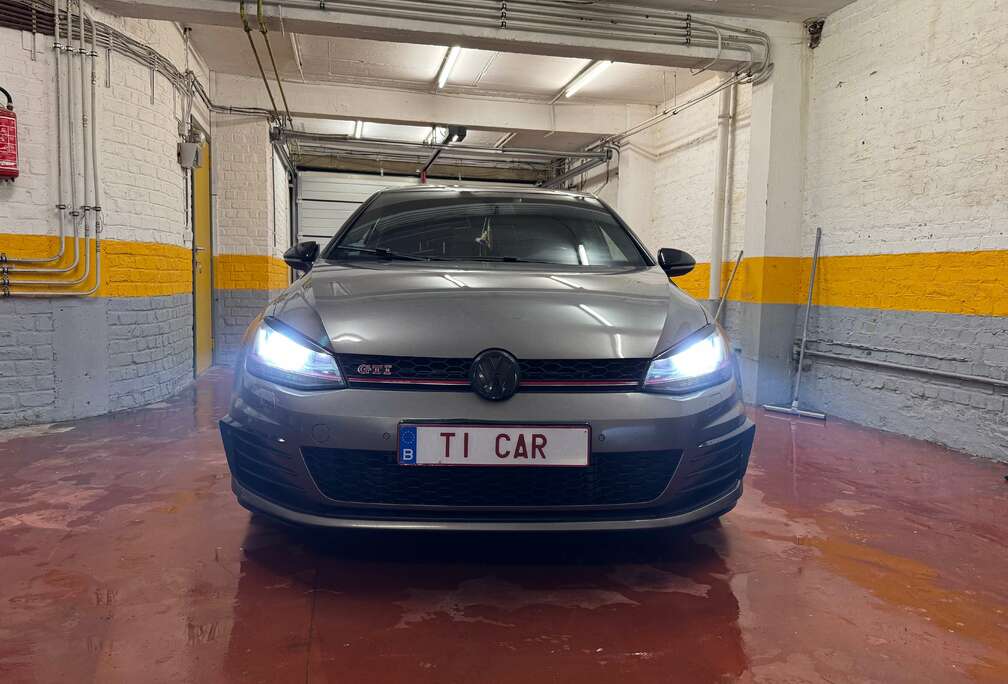 Volkswagen Golf 2.0 TSI Performance DSG