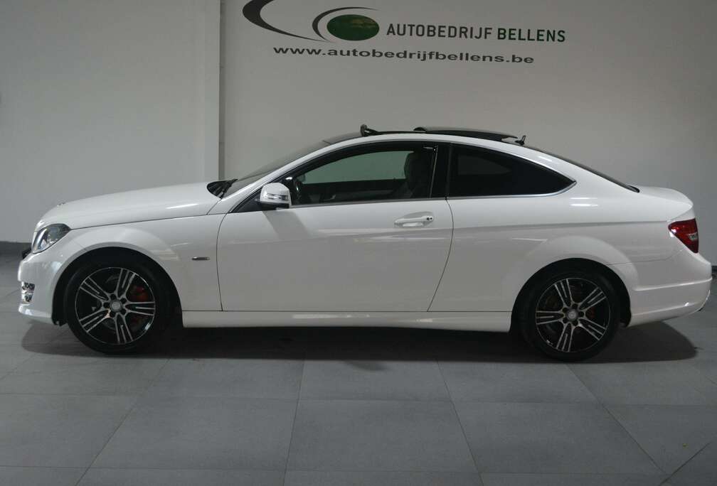 Mercedes-Benz C 180 BE Coupé AMG / PANORAMA SCHUIFDAK / NAVI / APPLE CAR-PLAY