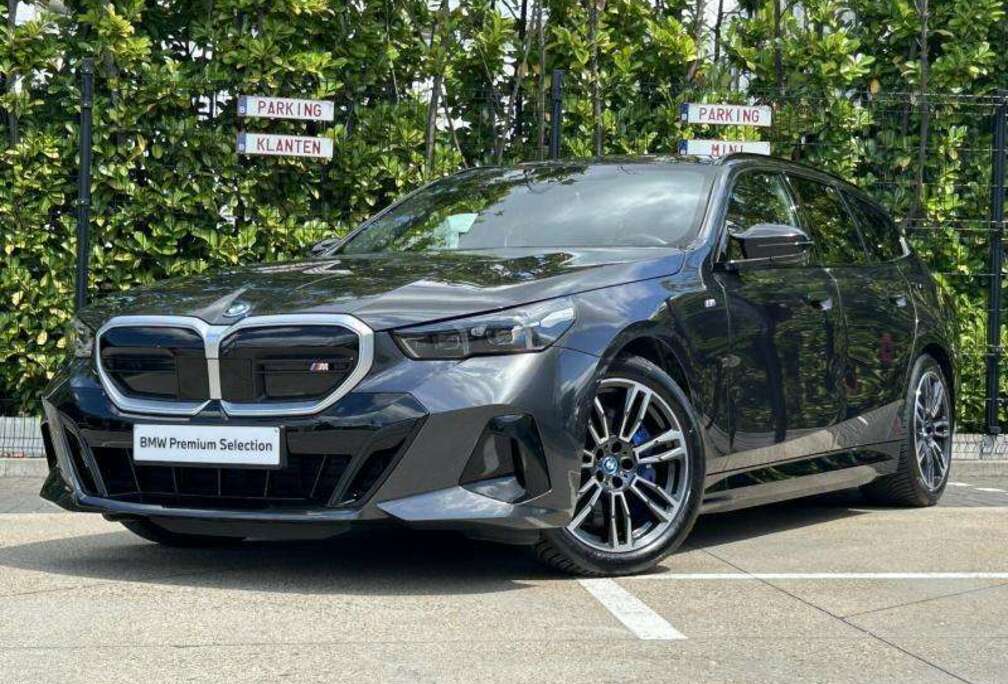 BMW M60 Xdrive Touring - ACC - 360 - Bowers/Wilkins - trekhaak