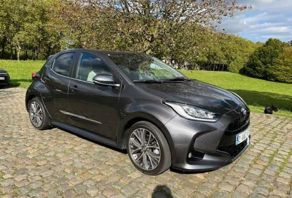 Toyota 1.5i VVT-i Hybrid E-CVT Elegant