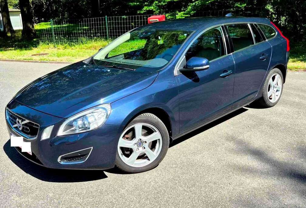 Volvo 1.6 D2 Momentum Boite Auto 1eProprio Full 155km