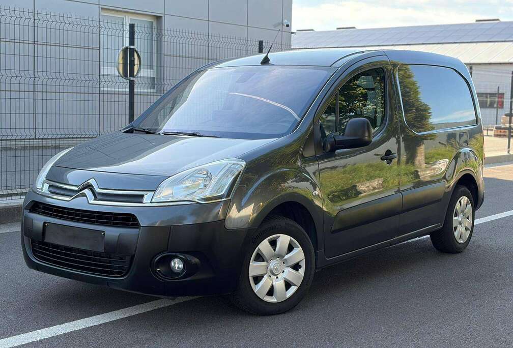 Citroen Citroën Berlingo 1.6 HDI * 3 places * 1er Proprio * 0492/43.69.59