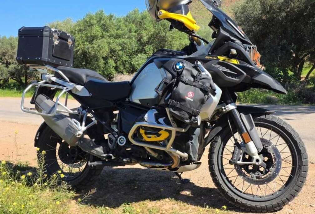BMW Triple Black 40years Edition Full
