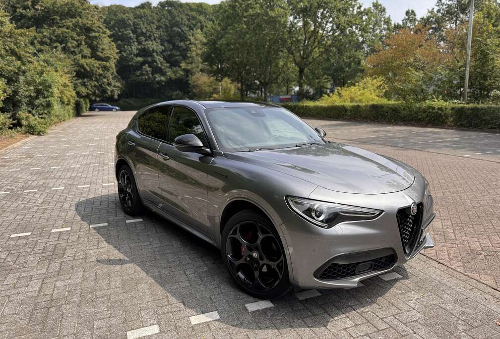 Alfa Romeo 2.0 T AWD Veloce TI