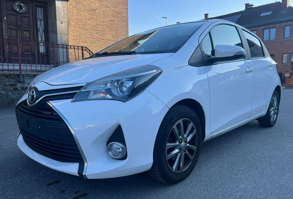 Toyota Yaris 1.0i VVT-i Active and pack Live 2