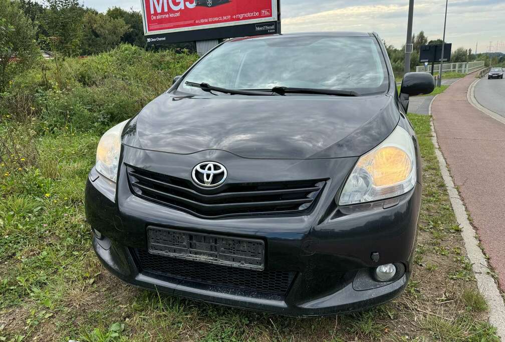 Toyota 1.8i Luna Multidrive S 7pl.