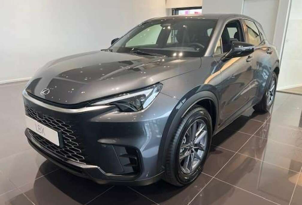 Lexus 1.5i FWD BASE