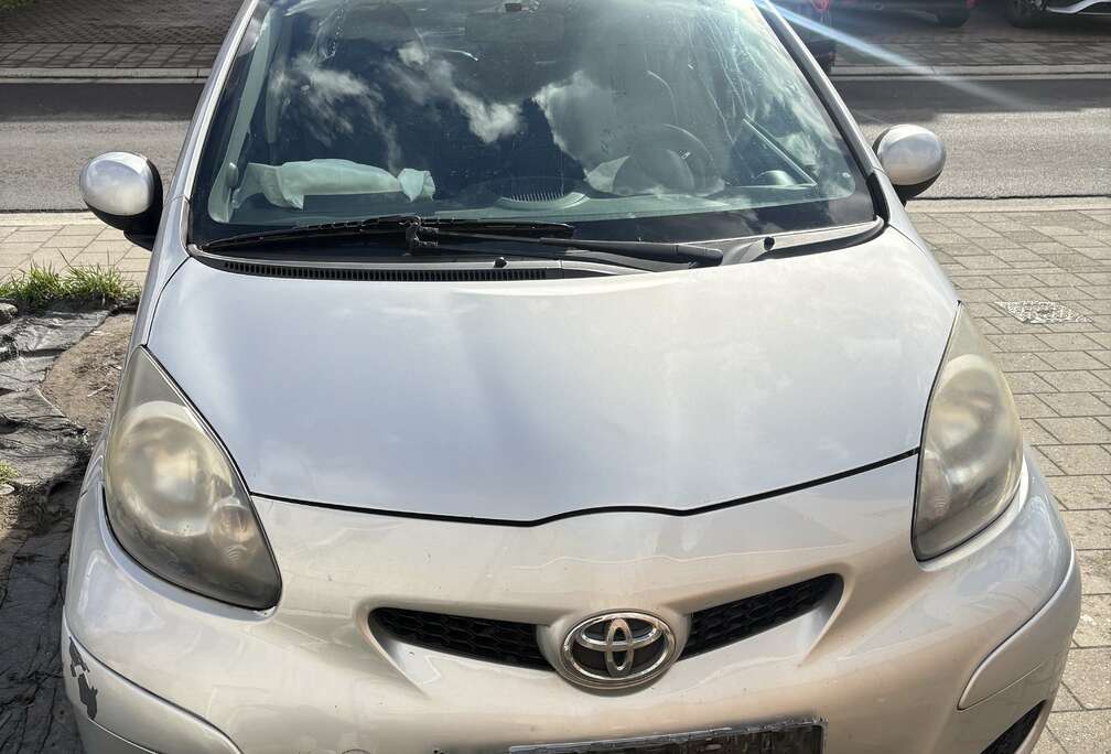 Toyota 1.0i VVT-i Car Dance