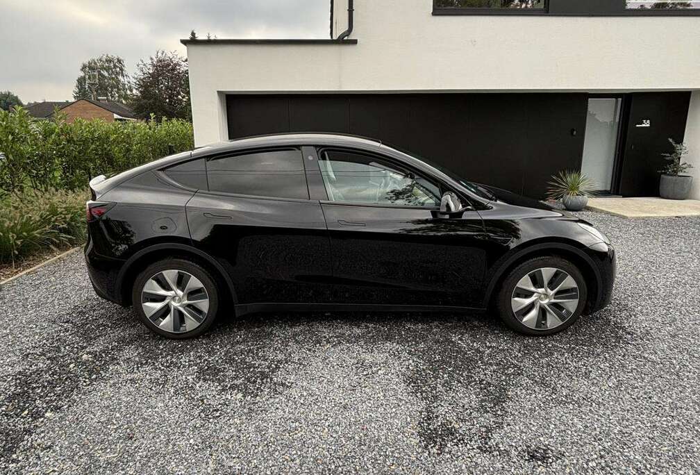 Tesla Model Y 52 kWh Standard Range RWD