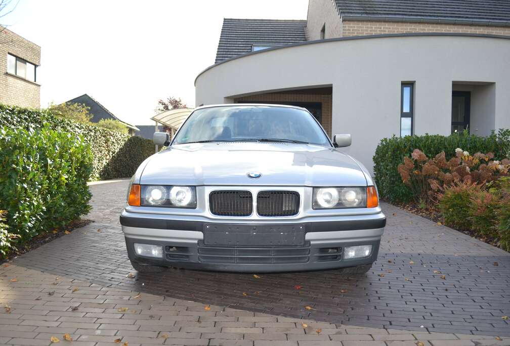 BMW 320i