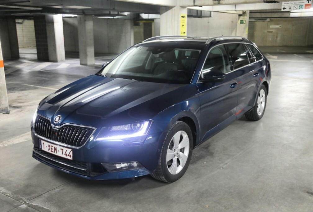 SKODA Superb 57.500km - parachoc avant à remplacer