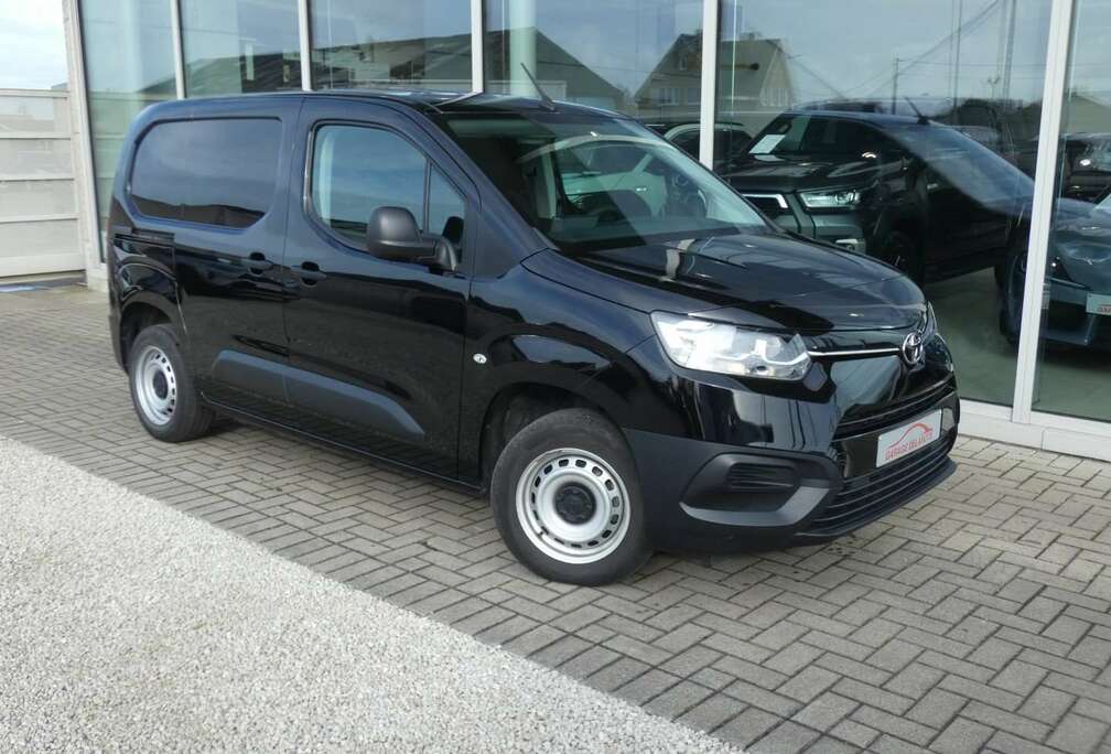 Toyota 1.5D 102pk +Trekhaak +Cargo pack +Schuifdeur +Airco +Bluetooth